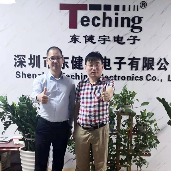 忘忧草网站在线免费观看连接器与东健宇领导人合照